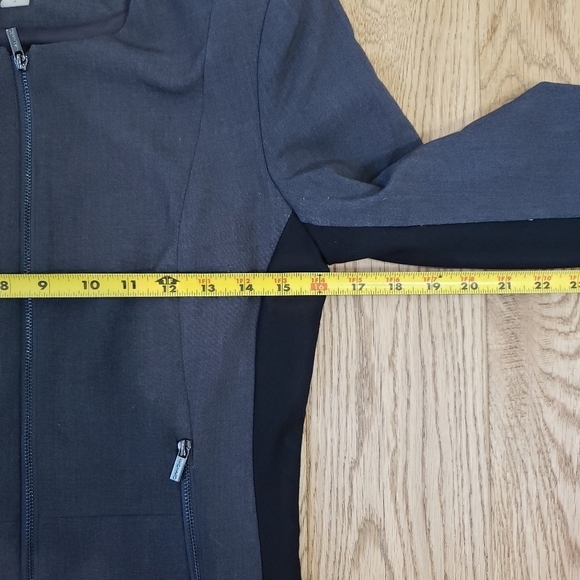 Calvin Klein Fit Solutions Side Panel Collarless Zip Blazer size 4 or Small Gray - Picture 4 of 8